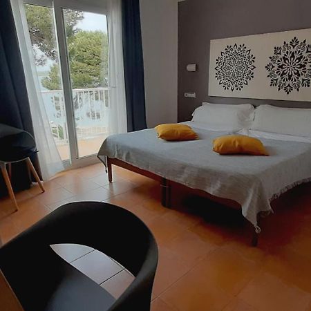 Hostal Bahia Azul Portocolom  Buitenkant foto