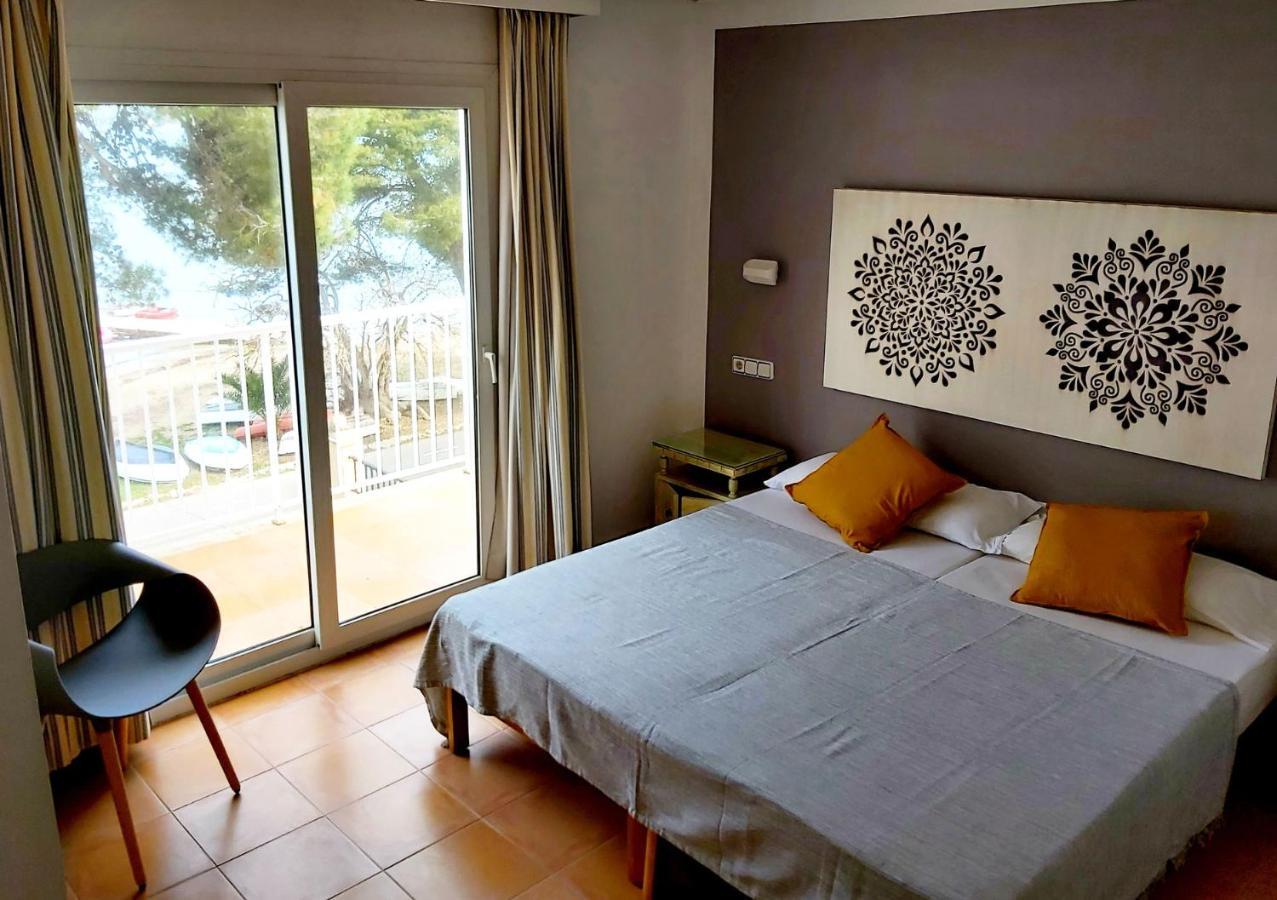Hostal Bahia Azul Portocolom  Buitenkant foto